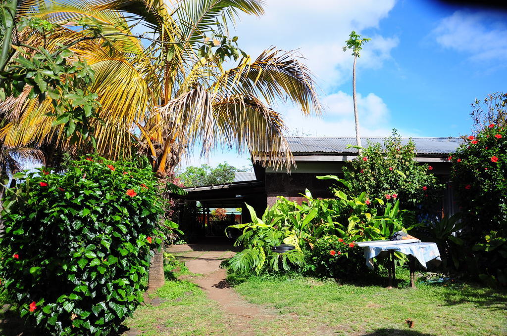 Kona Tau Hostelling Hanga Roa Exterior photo