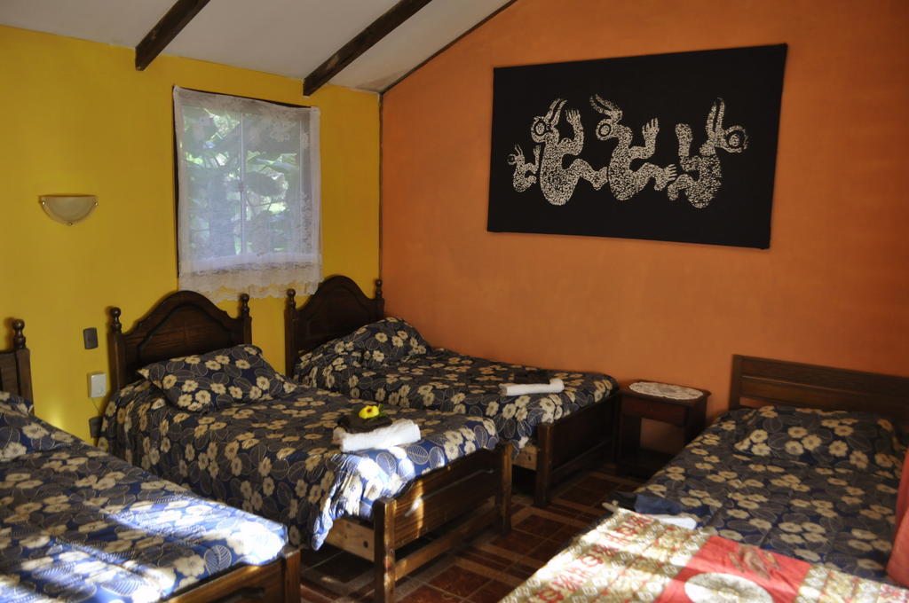 Kona Tau Hostelling Hanga Roa Room photo